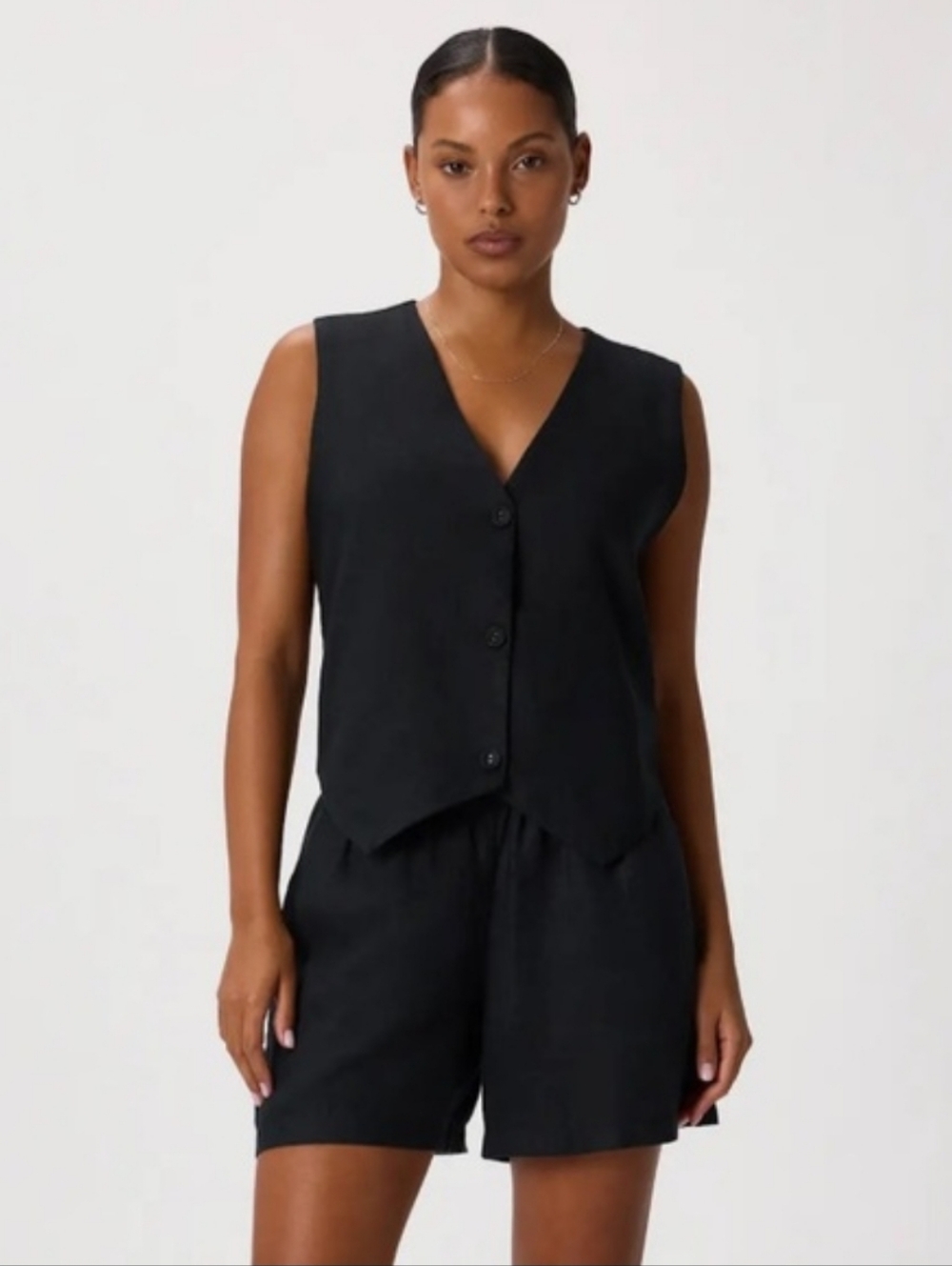 Quince Black Sleeveless Button-Front Vest